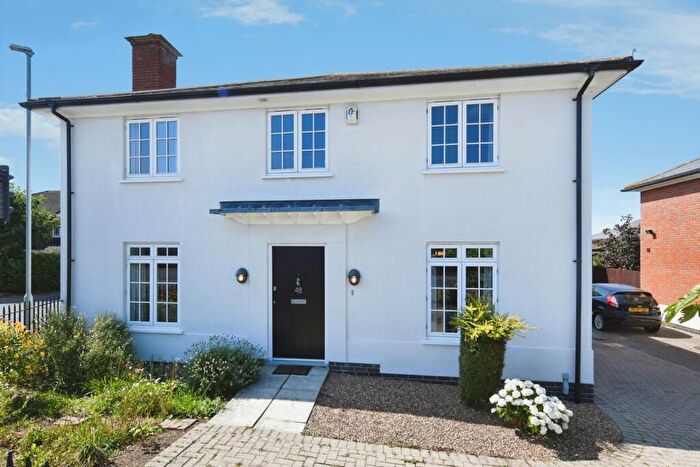 4 Bedroom Detached House For Sale In Kelso Close, Rayleigh, Essex, SS6