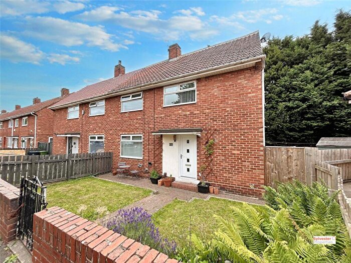 3 Bedroom Semi-Detached House For Sale In Lobley Gardens, Gateshead, NE11
