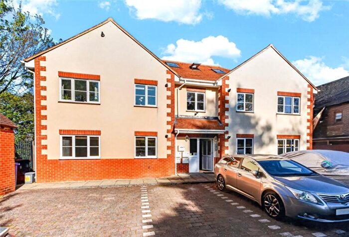 2 Bedroom Apartment For Sale In Larges Bridge Drive, Bracknell, Berkshire, RG12