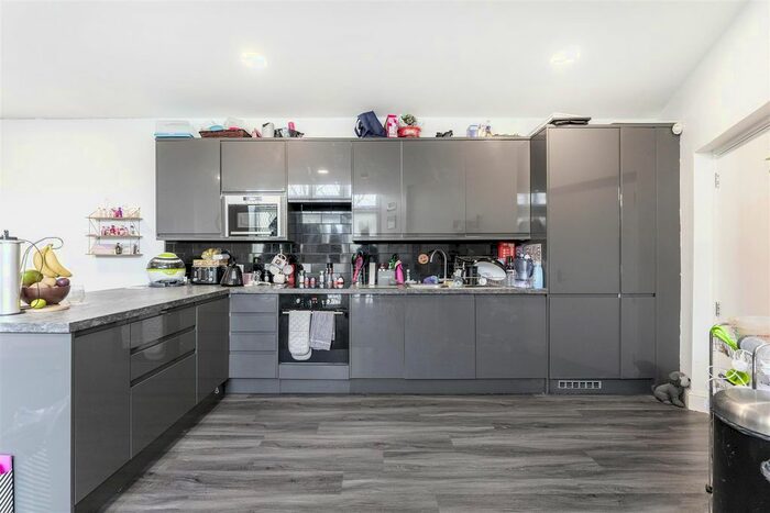 1 Bedroom Flat To Rent In Manor Road, Ealing, London, W13