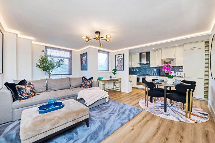 2 Bedroom Flat For Sale In Luxborough Street, Marylebone, London, W1U