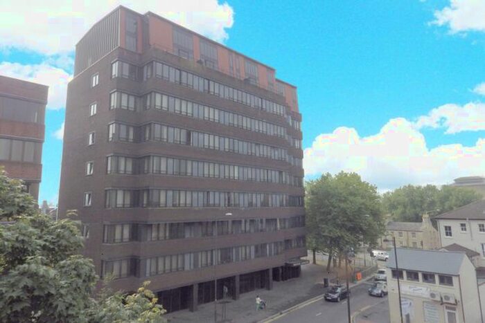 2 Bedroom Flat To Rent In Farnsby Street, Swindon, Wiltshire, SN1