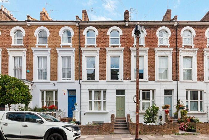 3 Bedroom Flat For Sale In Woodstock Grove, London, W12