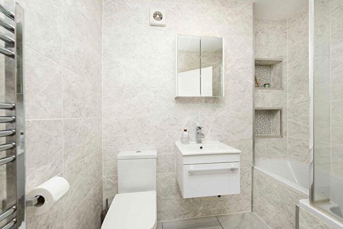 1 Bedroom Flat To Rent In Steeplands, Bushey, WD23