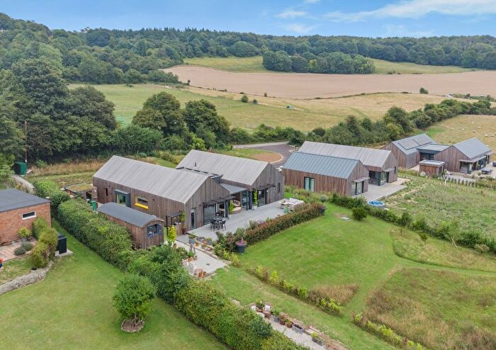 3 Bedroom Detached House For Sale In Pilgrims Way, Charing, Kent, TN27