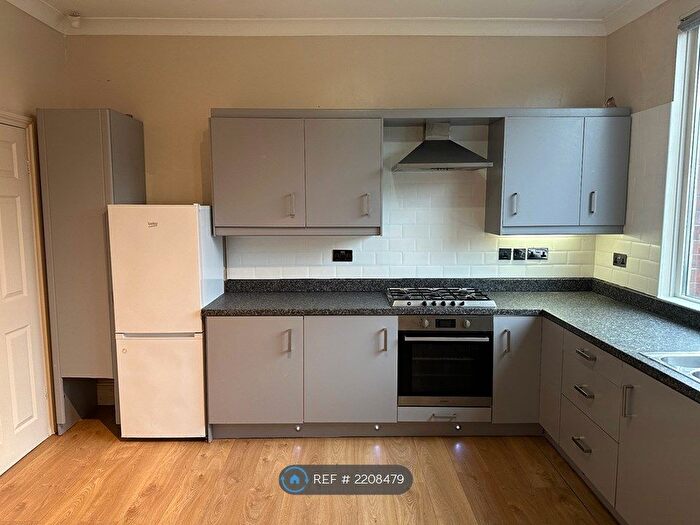 4 Bedroom Terraced House To Rent In Cross Flatts Mount, Leeds, LS11