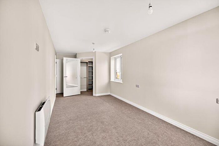 1 Bedroom Flat For Sale In Dreton Lodge, Havant Road, Drayton, PO6