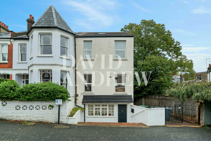 3 Bedroom Apartment To Rent In Elyne Road, N4