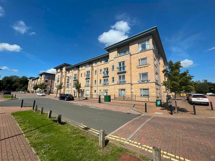 2 Bedroom Flat To Rent In Selwyn Grove, Bletchley, Milton Keynes, MK3