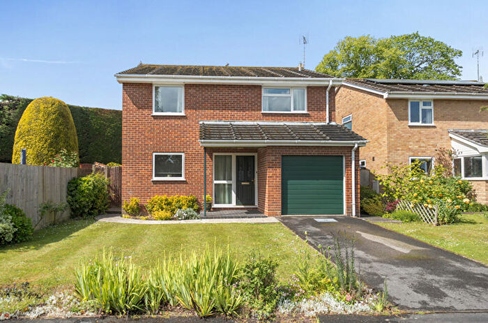 4 Bedroom Detached House For Sale In The Spinney, Hook, Hampshire, RG27