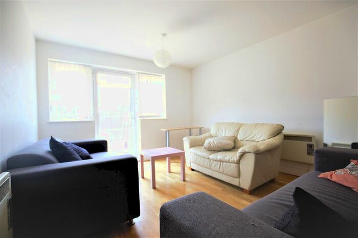 3 Bedroom Flat To Rent In Flat, Bellevue Court, A High Road, London N22