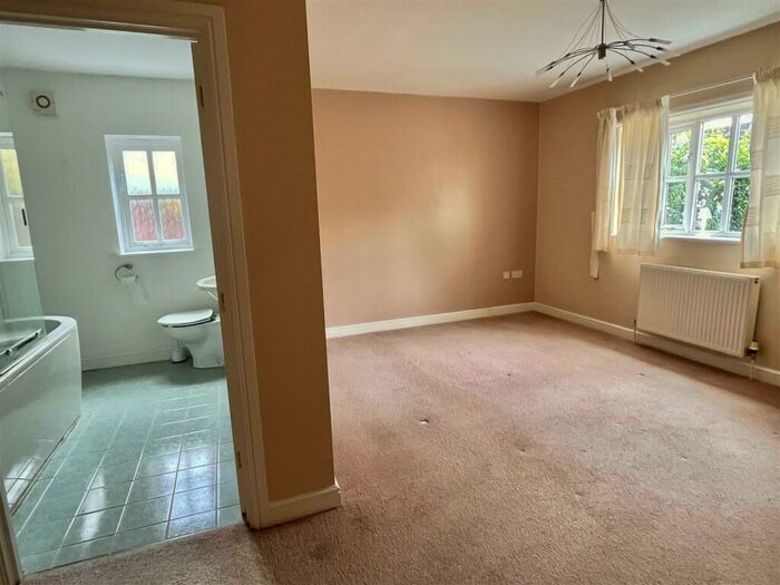 2 Bedroom Detached Bungalow For Sale In Mountford Close, Wellesbourne, CV35