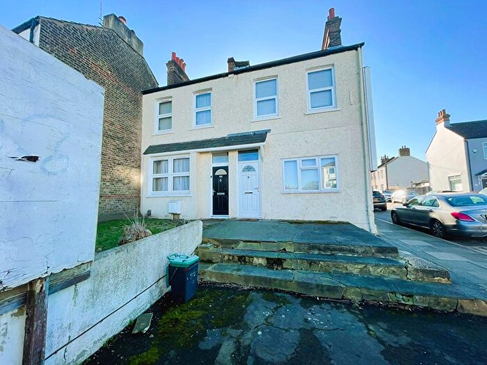 2 Bedroom Terraced House To Rent In Burnt Ash Lane, Bromley, BR1