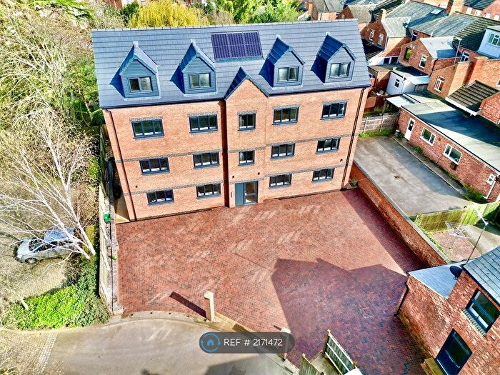 1 Bedroom Flat To Rent In Queens Park Parade, Northampton, NN2