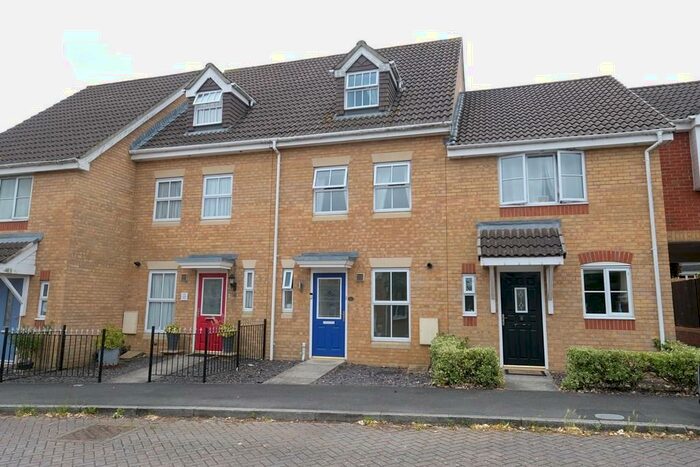 3 Bedroom Town House To Rent In Lauren Way, SO40