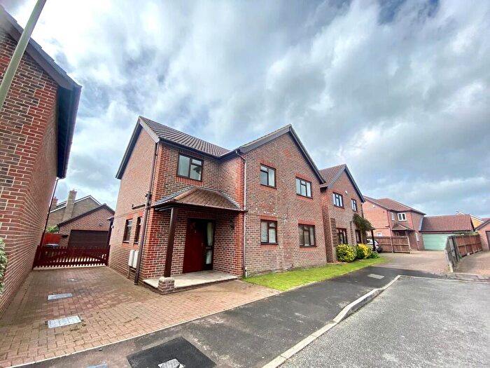 4 Bedroom Detached House To Rent In Knights Close, SO31