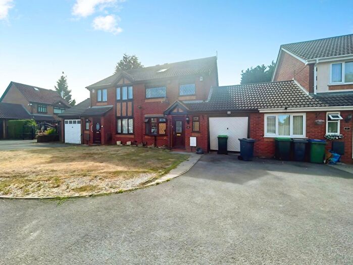 4 Bedroom Semi Detached House To Rent In Jenny Close, Bilston, WV14