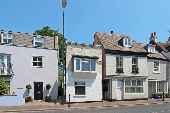 2 Bedroom Cottage To Rent In Thames Street, Hampton, TW12