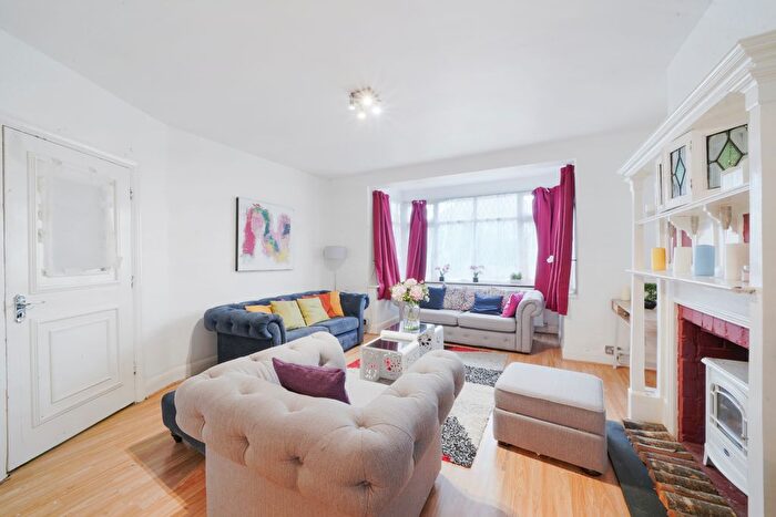5 Bedroom Semi-Detached House For Sale In Kingsway, Wembley, HA9