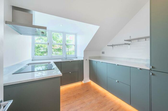 2 Bedroom Flat To Rent In Park Road, High Barnet, Barnet, EN5