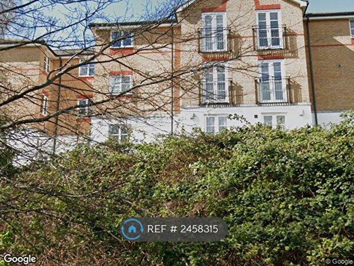 2 Bedroom Flat To Rent In Clarence Close, Barnet, EN4