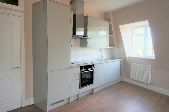 2 Bedroom Flat To Rent In Manor Drive North, New Malden, KT3