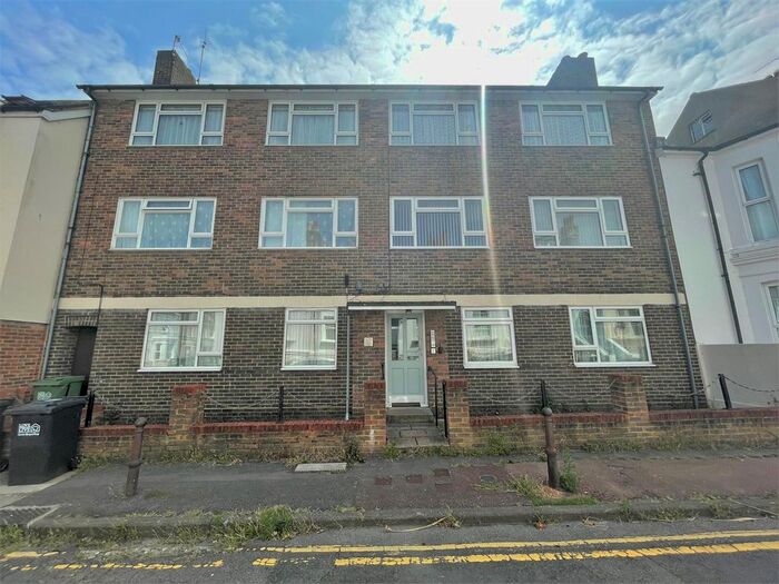 1 Bedroom Flat To Rent In York Road, Eastbourne, BN21