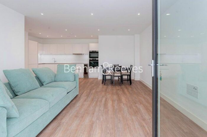2 Bedroom Flat To Rent In Telegraph Avenue, Greenwich, SE10