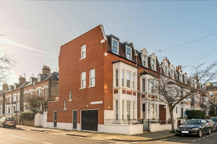 2 Bedroom Flat To Rent In Hestercombe Avenue, London, SW6