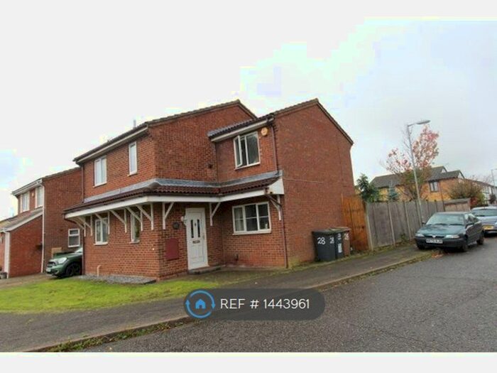 4 Bedroom Detached House To Rent In Corbridge Drive, Luton, LU2