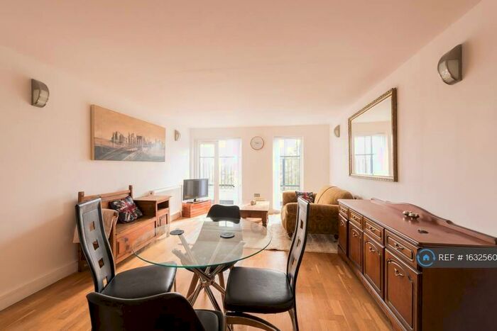 3 Bedroom Flat To Rent In Manbey Park Road, London, E15