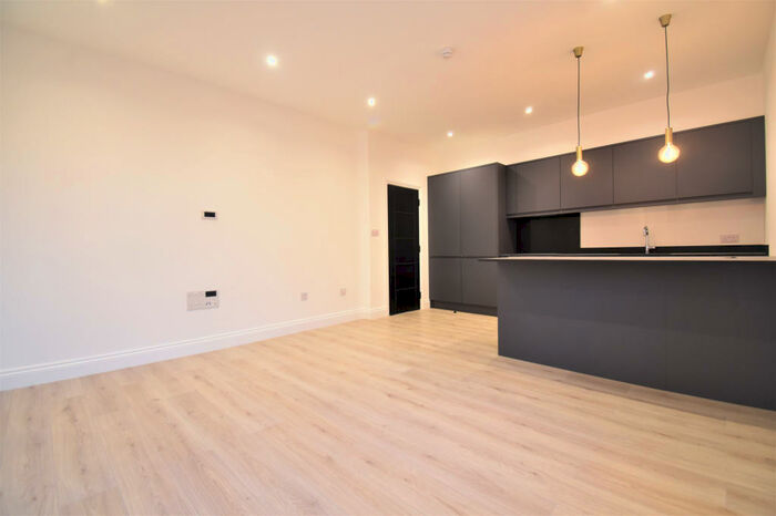 1 Bedroom Apartment To Rent In Lodge Lane, London, N12