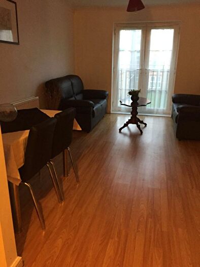 2 Bedroom Flat To Rent In Flat, De Havilland Square, Piper Way, Ilford, Greater London, IG1