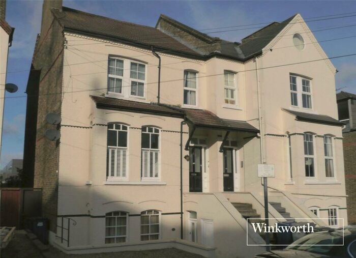 2 Bedroom Apartment To Rent In Park Road, High Barnet, EN5