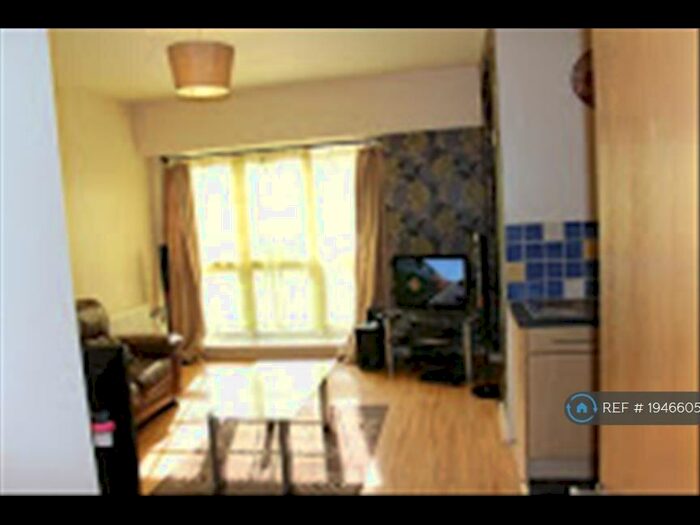 1 Bedroom Flat To Rent In High Street, Romford, RM1