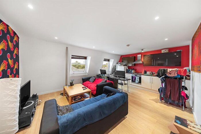 2 Bedroom Flat To Rent In Paulet Road, London, SE5