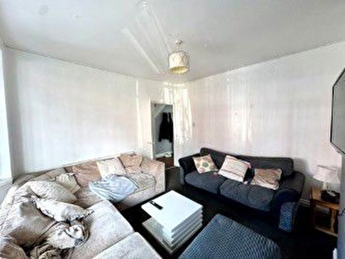 3 Bedroom Semi-Detached House For Sale In Ash Road, Denton, Manchester, M34