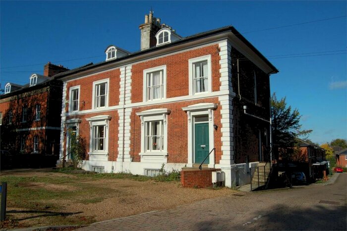 2 Bedroom Flat To Rent In Walsworth Road, Hitchin, Hertfordshire, SG4