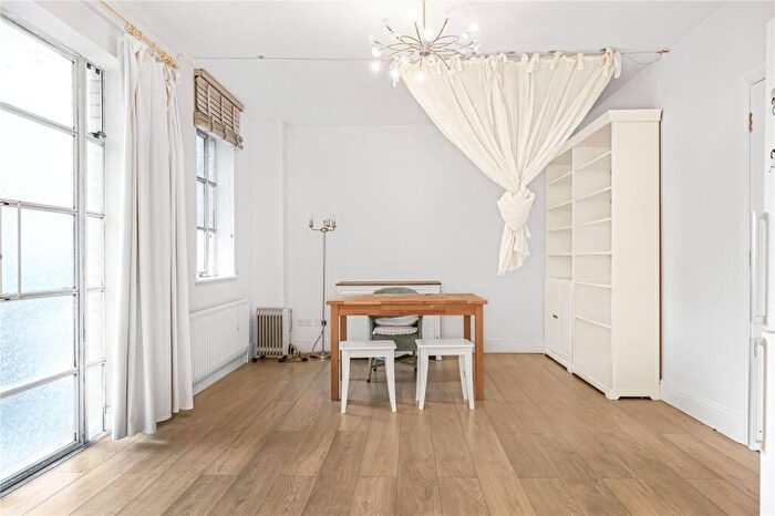 2 Bedroom Apartment To Rent In Roy Square, London, E14