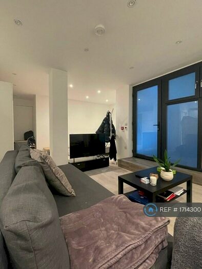 Studio To Rent In Town House, Marylebone, NW1