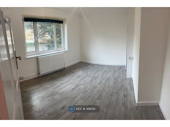 3 Bedroom Semi Detached House To Rent In Camden Gardens, Thornton Heath, CR7