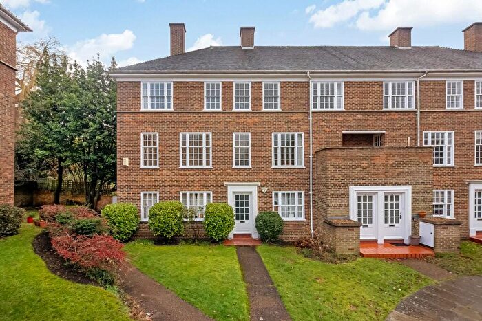 3 Bedroom Flat For Sale In College Road, Dulwich, London, SE21