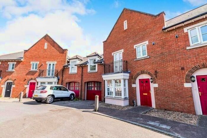 2 Bedroom Terraced House To Rent In Calcroft Avenue, Greenhithe, DA9