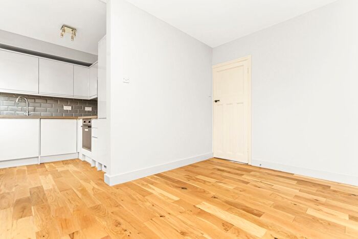 2 Bedroom Flat To Rent In Collingwood Road, Sutton, SM1