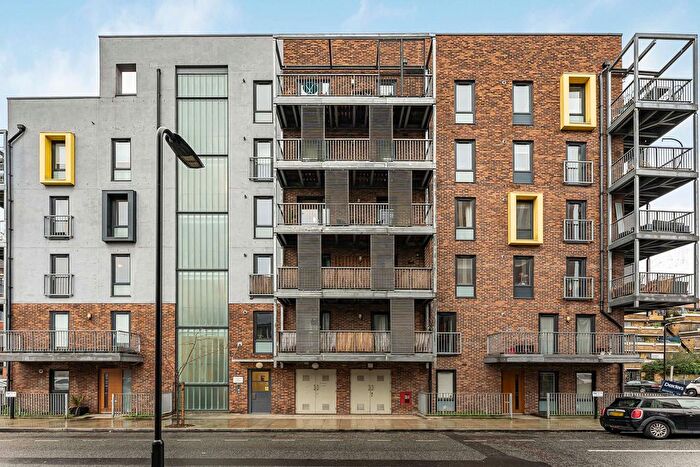 1 Bedroom Flat For Sale In Collent Street, London, E9