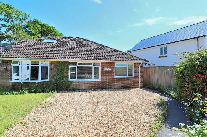 2 Bedroom Bungalow To Rent In Wainsford Road, Pennington, Hampshire., SO41