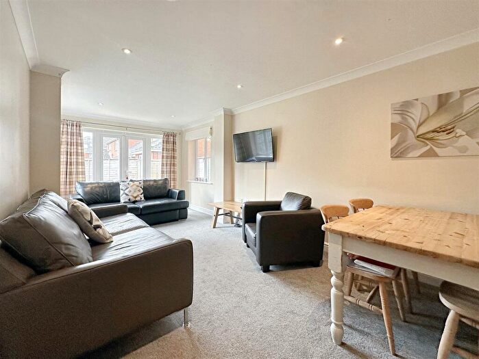 6 Bedroom Detached House To Rent In Earles Gardens, Norwich, NR4