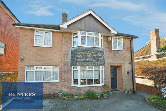 4 Bedroom Detached House For Sale In Langer Lane, Chesterfield, S40
