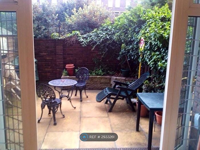 4 Bedroom Maisonette To Rent In Midway House, London, EC1V