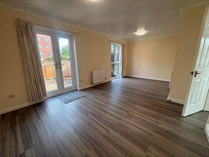 2 Bedroom End Of Terrace House To Rent In Waterside Gardens, Reading, RG1